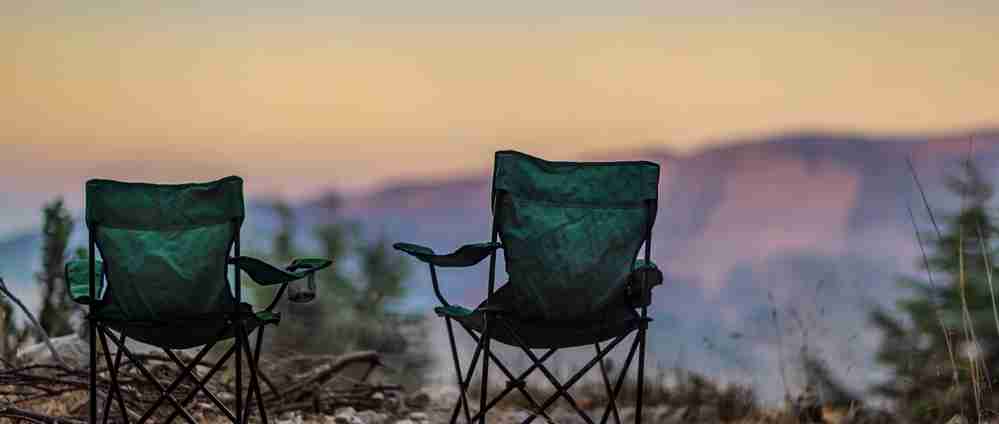 alt="Road trip en camping-car sur une route panoramique